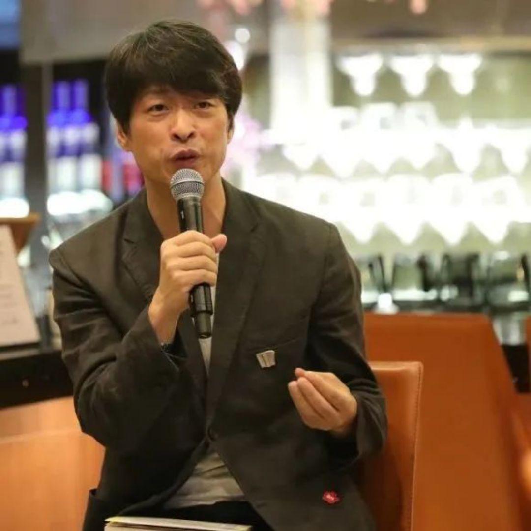 钟立风在我看来,小钟是个真正的行吟诗人,而不是通常意义上